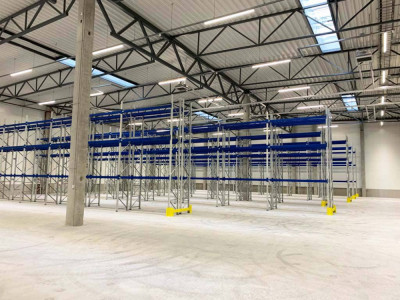 Levering og montering av Groglass pallehyller 14